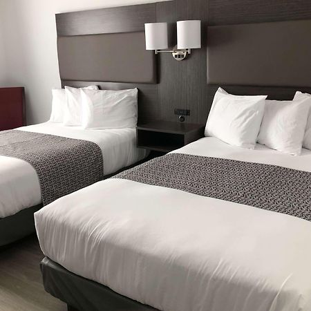 Travelodge By Wyndham Rigaud Bagian luar foto