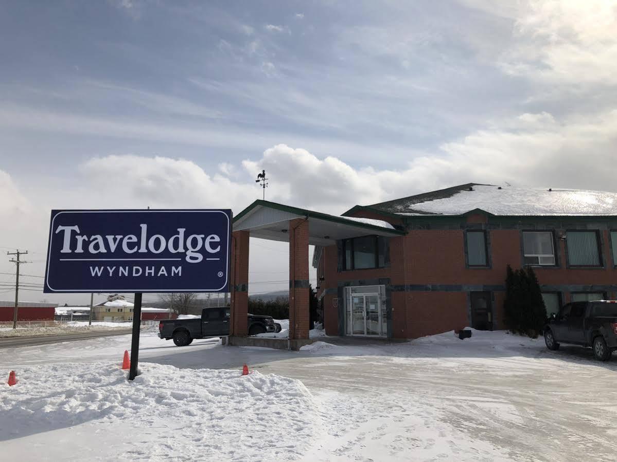 Travelodge By Wyndham Rigaud Bagian luar foto