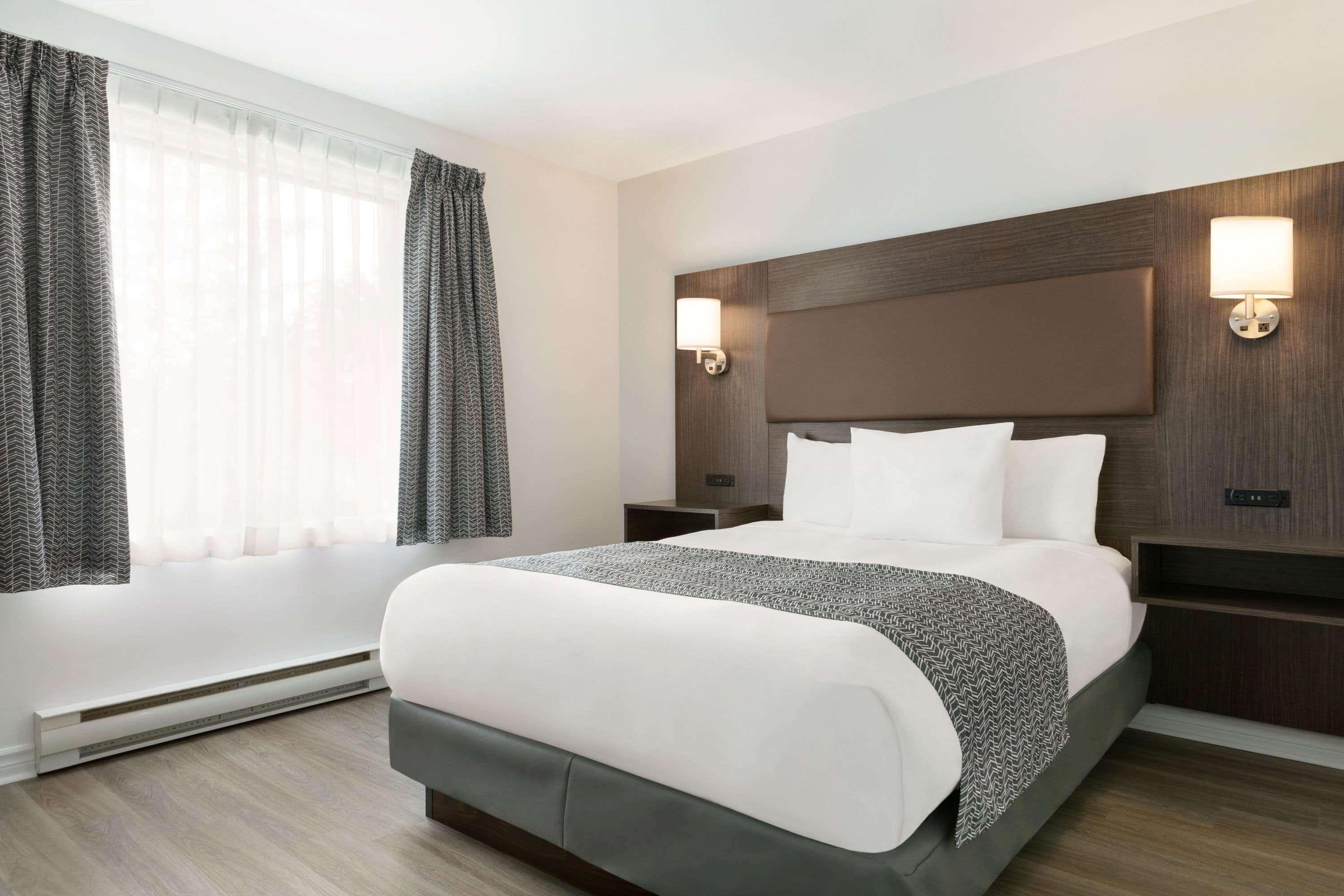 Travelodge By Wyndham Rigaud Bagian luar foto