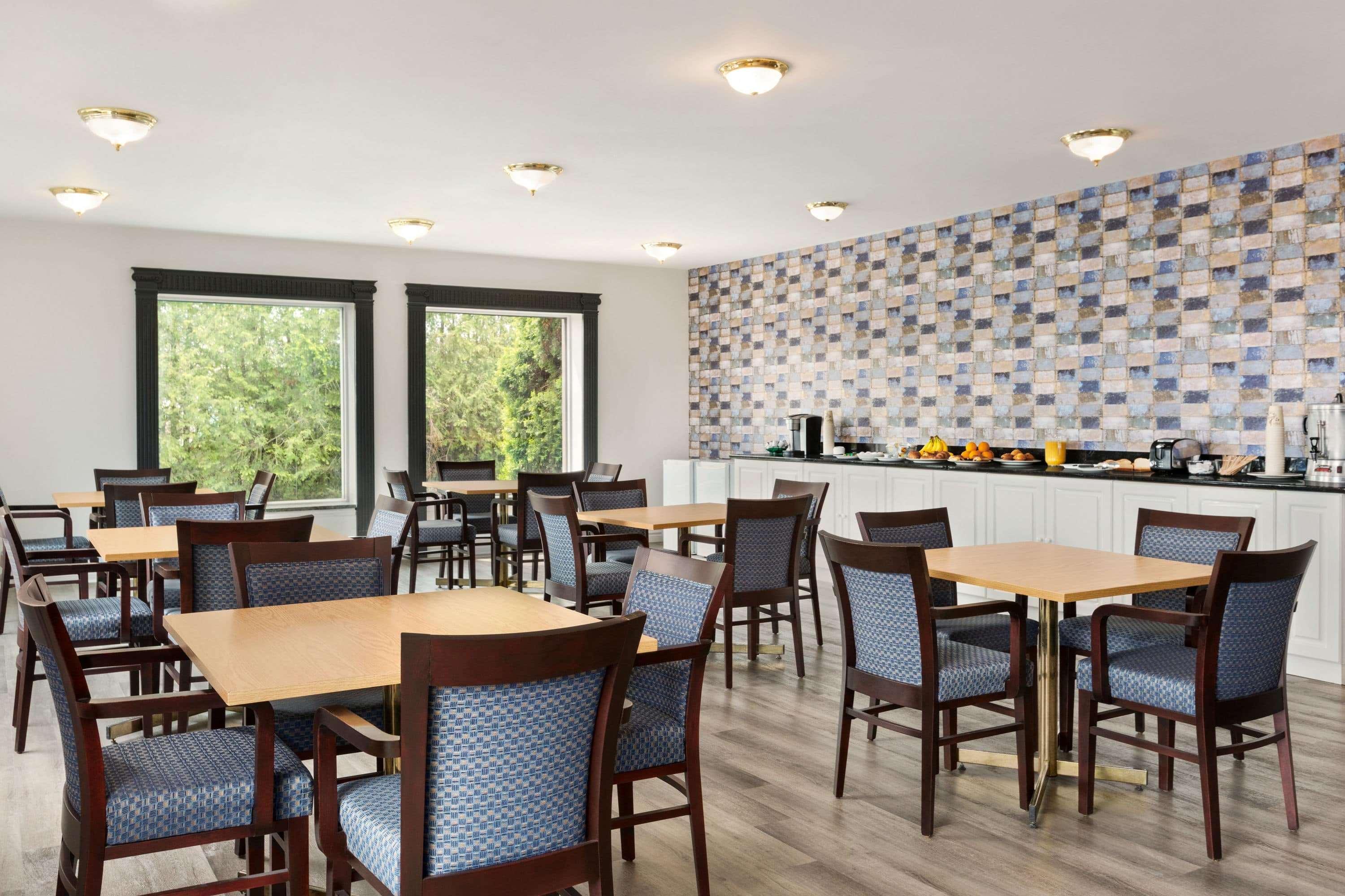 Travelodge By Wyndham Rigaud Bagian luar foto